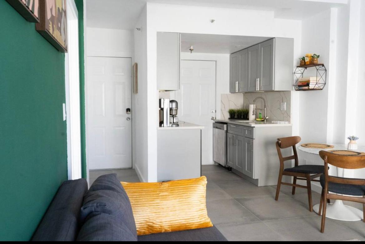 Newely Remodeled Apartment Only 1 Min To The Beach! Miami Beach Esterno foto